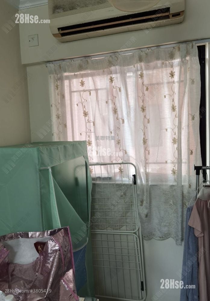 Nan Fung Plaza Sell 2 Bedrooms , 1 Bathroom 454 ft²