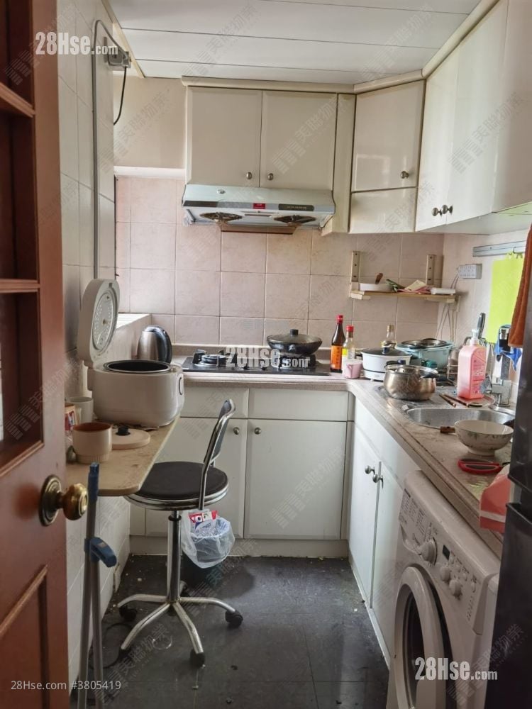 Nan Fung Plaza Sell 2 Bedrooms , 1 Bathroom 454 ft²