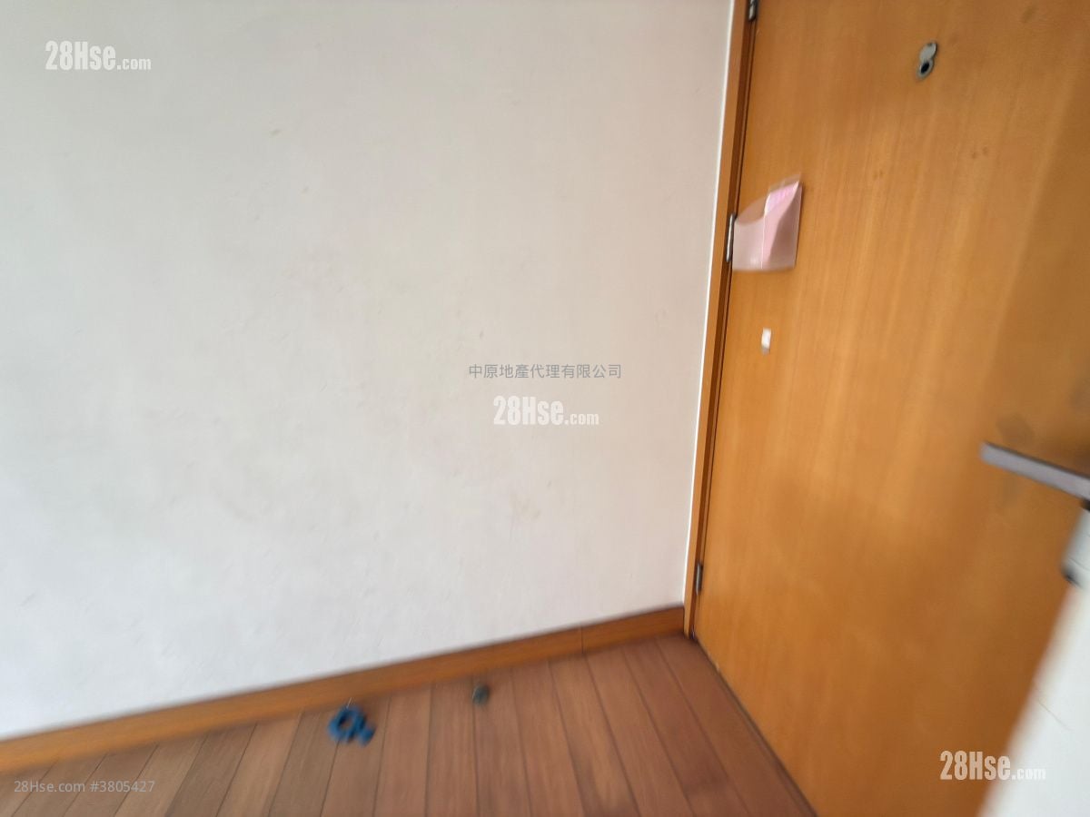 Sevilla Crest Sell 2 Bedrooms 429 ft²