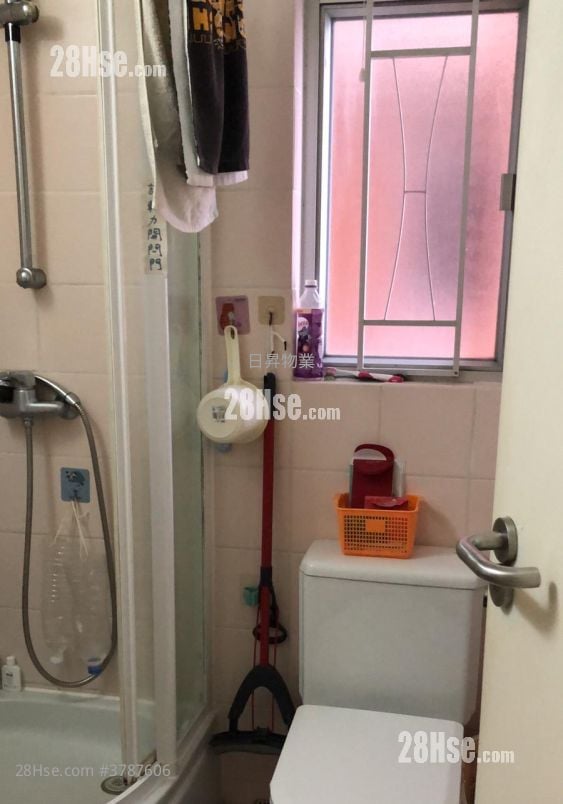 Tung Tao Court Sell 3 Bedrooms , 2 Bathrooms 666 ft²