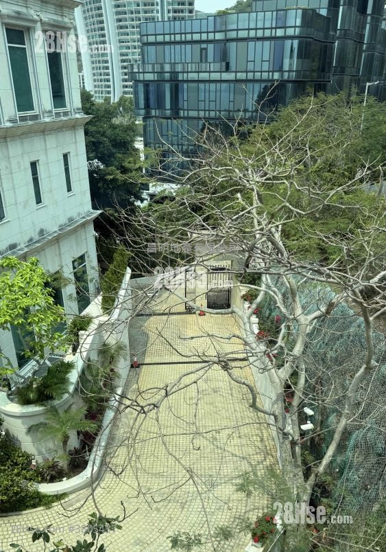 110 Repulse Bay Road Sell 5+ Bedrooms 4,101 ft²