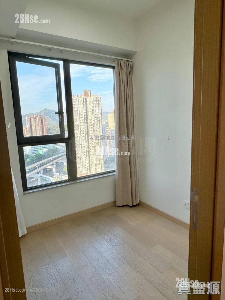 Sol City Sell 3 Bedrooms 736 ft²