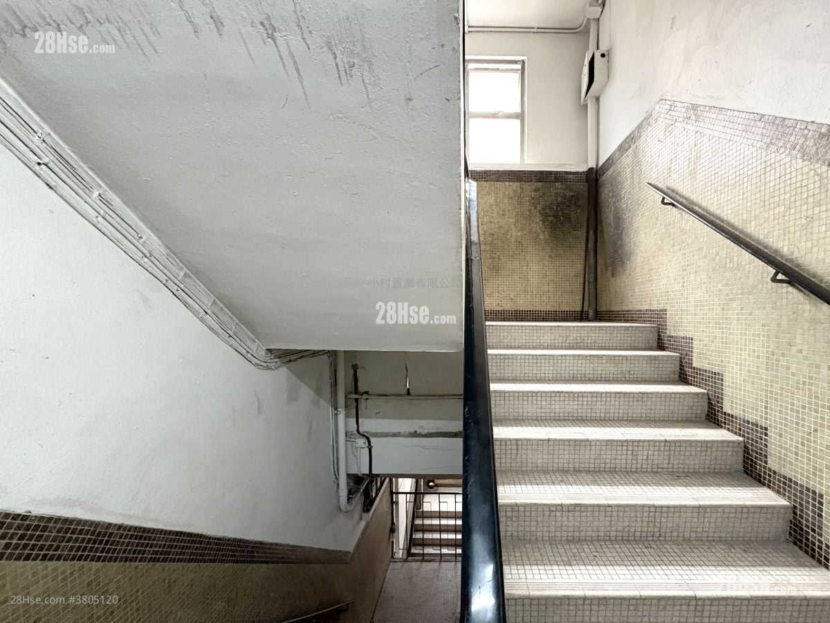 大厦入口: 有馀楼 租盘 2 房 , 1 浴室 337 平方尺