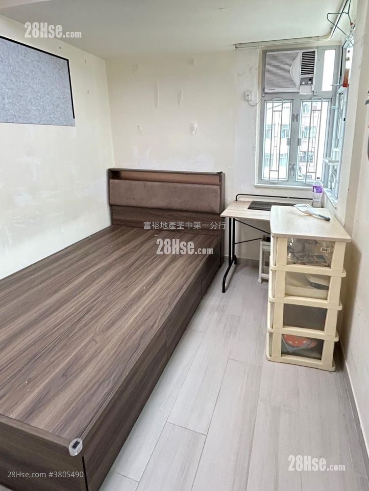 Tsuen Wan Centre Sell 2 Bedrooms 468 ft²