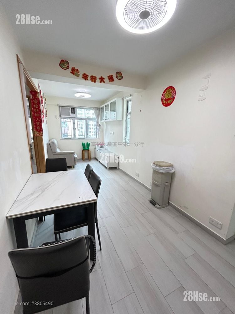 Tsuen Wan Centre Sell 2 Bedrooms 468 ft²