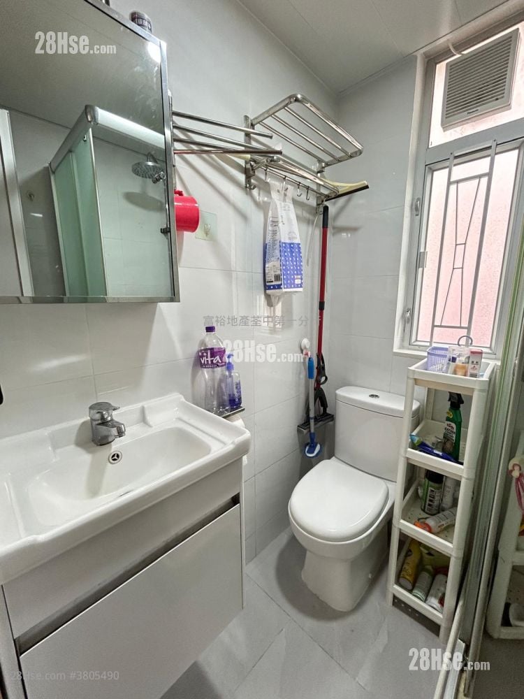 Tsuen Wan Centre Sell 2 Bedrooms 468 ft²