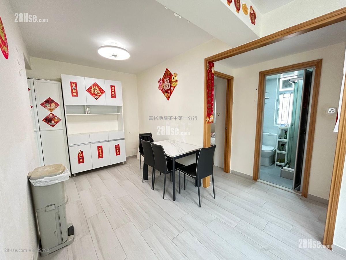 Tsuen Wan Centre Sell 2 Bedrooms 468 ft²