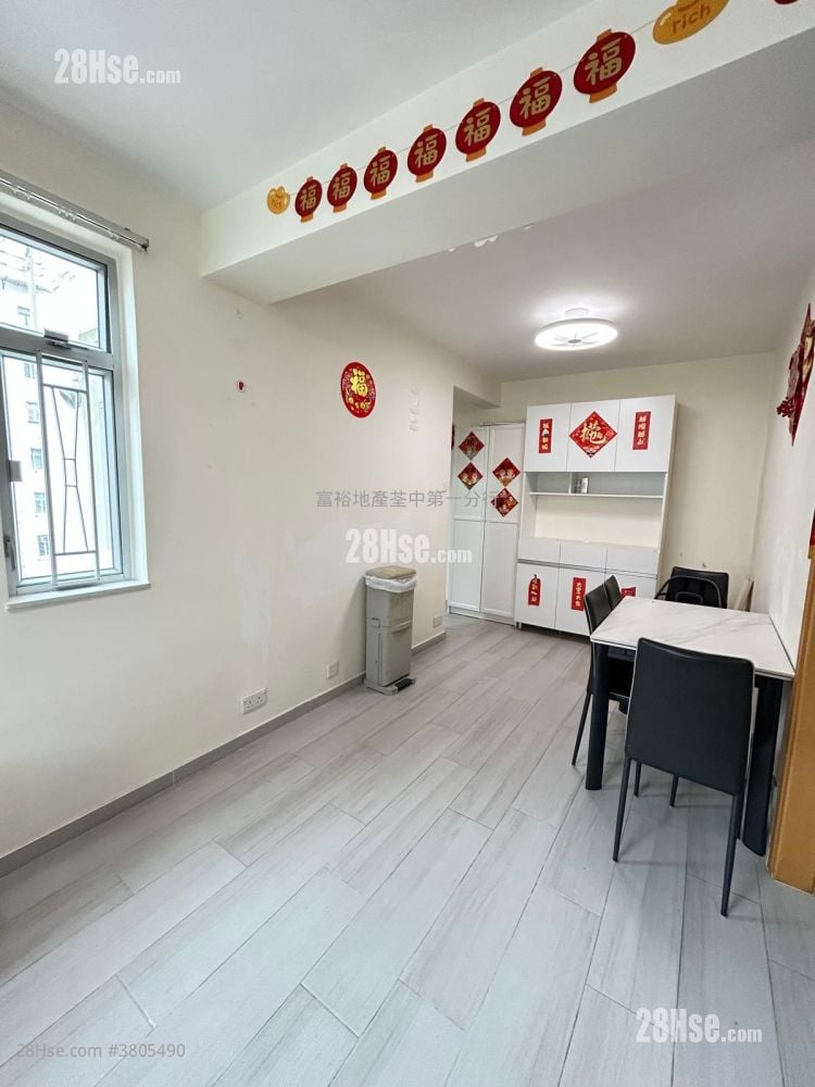 Tsuen Wan Centre Sell 2 Bedrooms 468 ft²