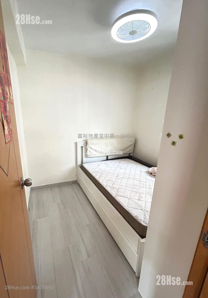 Tsuen Wan Centre Sell 2 Bedrooms 468 ft²