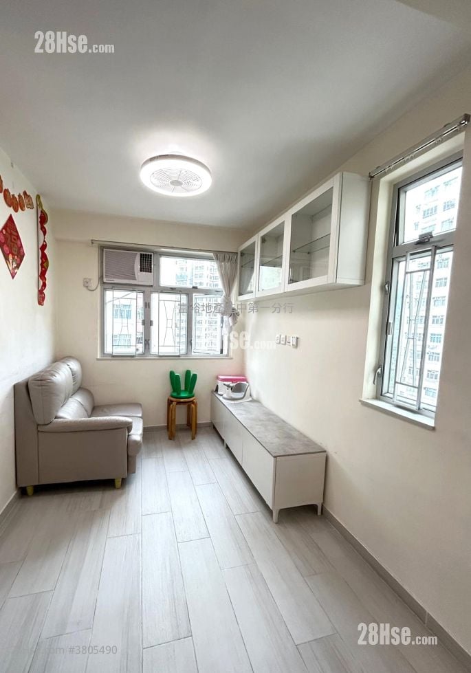 Tsuen Wan Centre Sell 2 Bedrooms 468 ft²