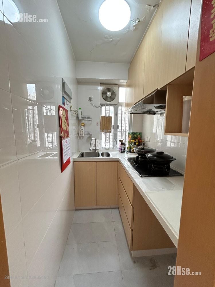 Tsuen Wan Centre Sell 2 Bedrooms 468 ft²