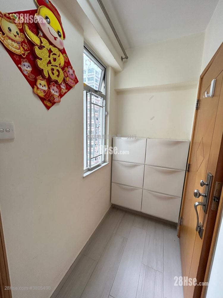 Tsuen Wan Centre Sell 2 Bedrooms 468 ft²