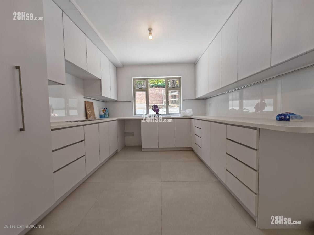 村屋 租盘 4 房 , 3 浴室 2,100 平方尺