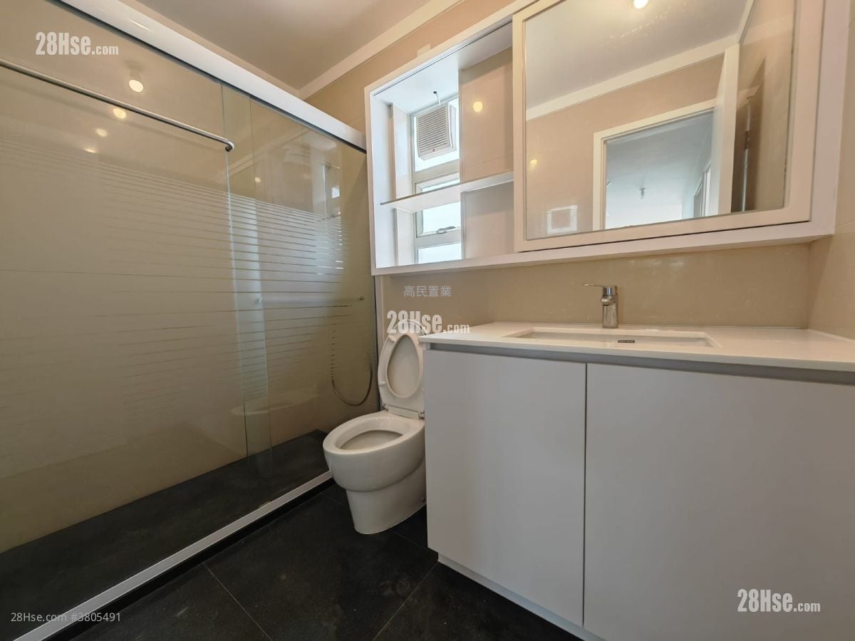 村屋 租盘 4 房 , 3 浴室 2,100 平方尺