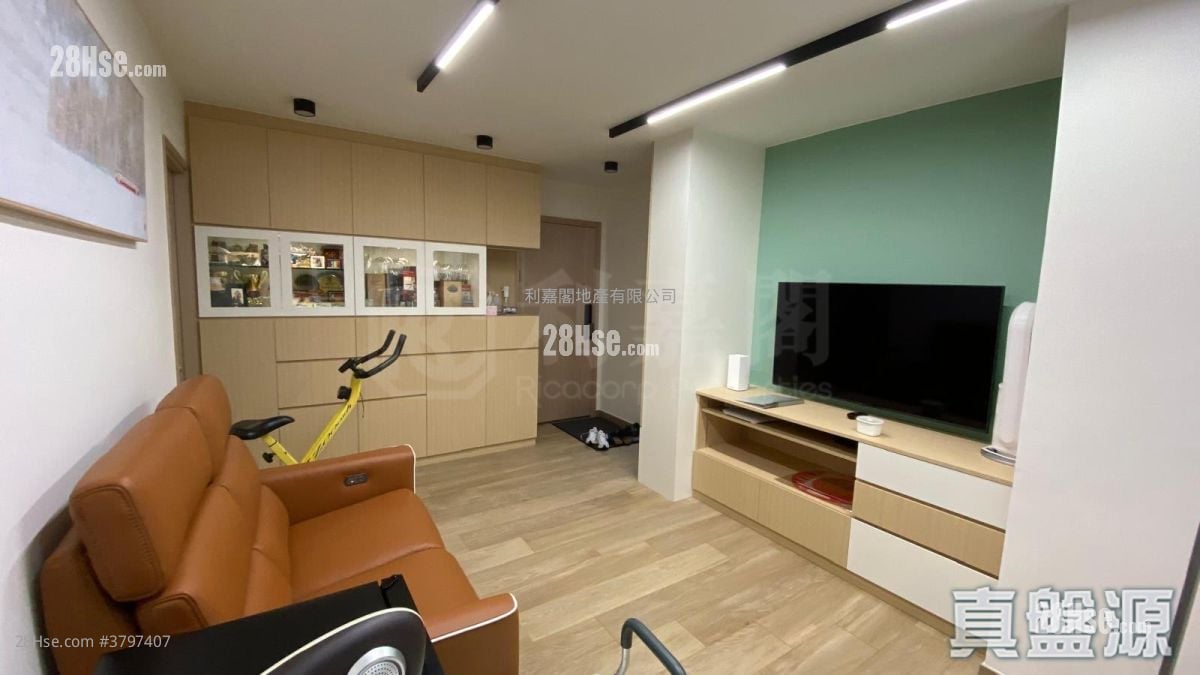 Yuk Ming Court Sell 3 Bedrooms , 1 Bathroom 643 ft²