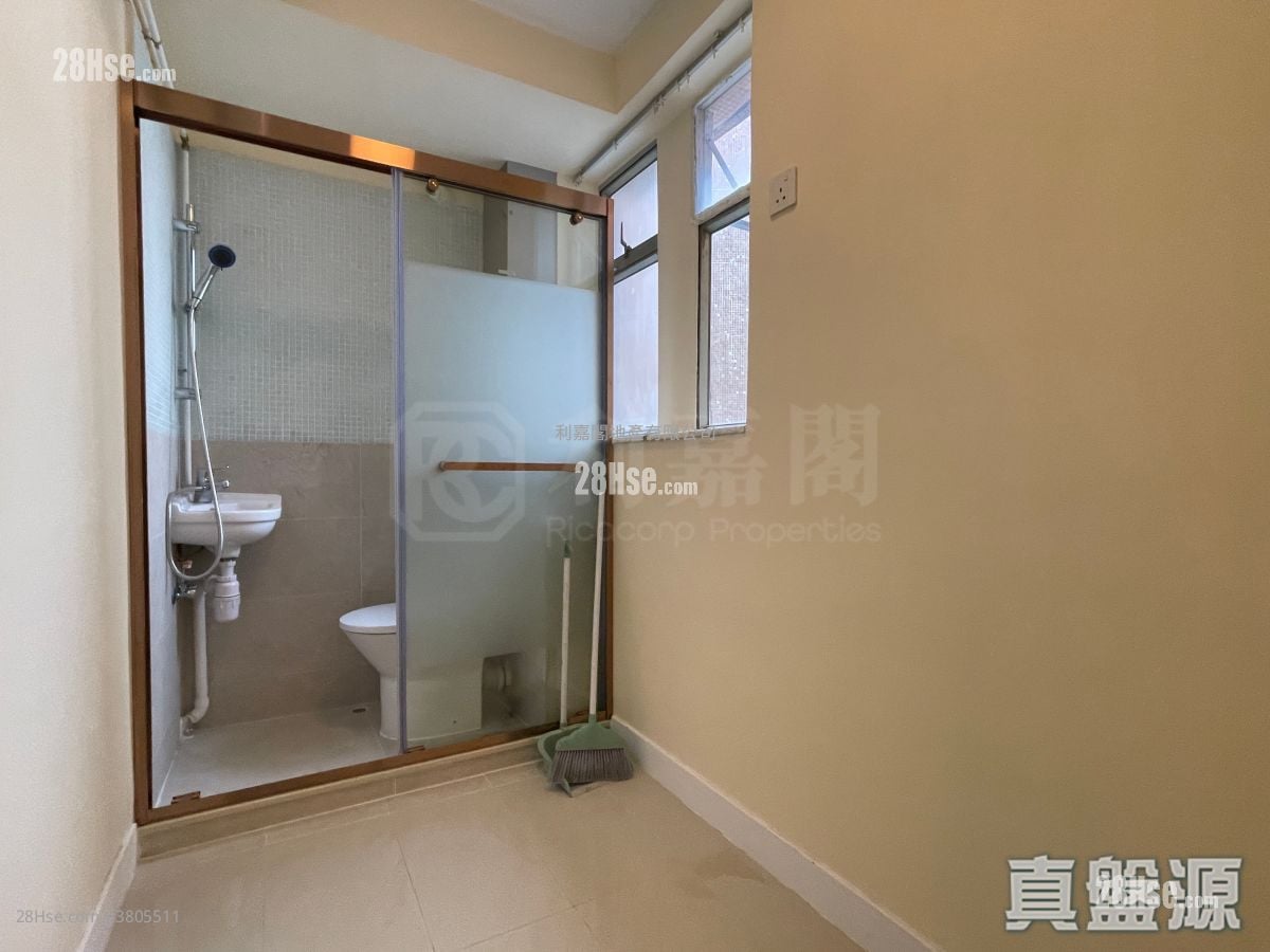 Mount Parker Lodge Sell 3 Bedrooms , 3 Bathrooms 1,040 ft²