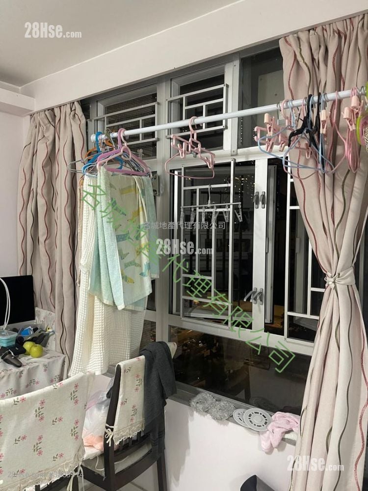 Holford Gardens Rental 2 Bedrooms , 1 Bathroom