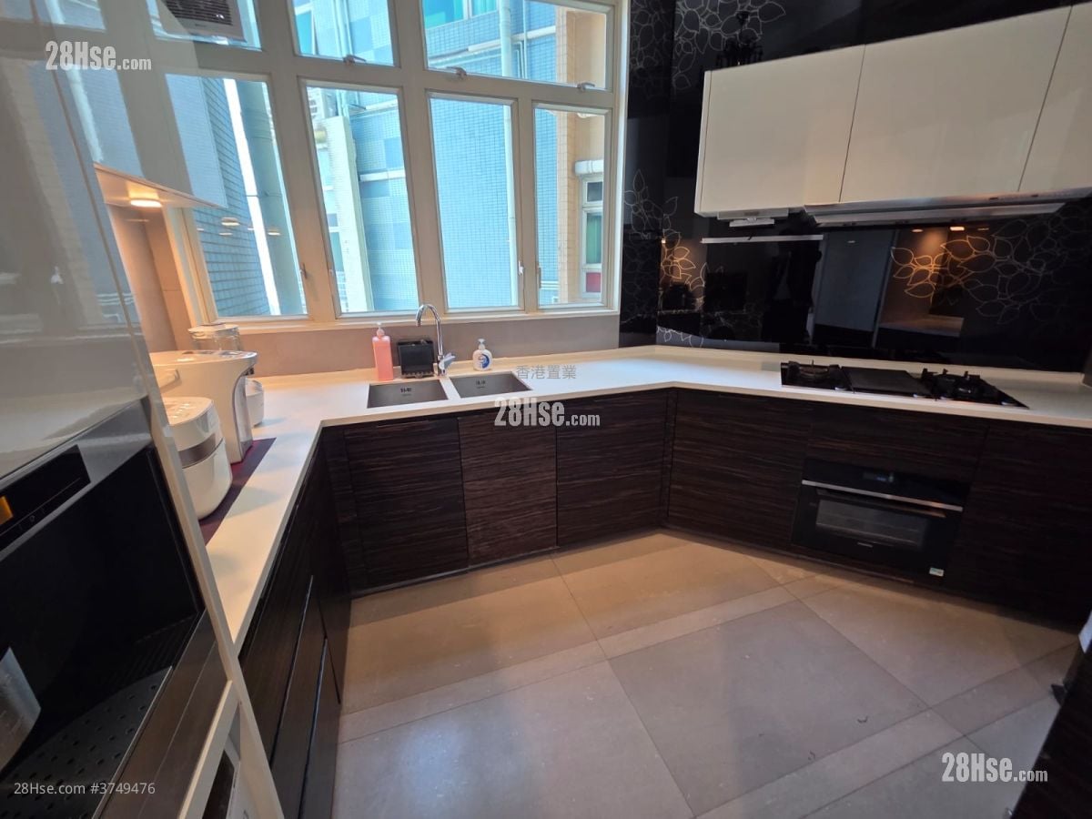 亮贤居 售盘 5+ 房 2,358 平方尺