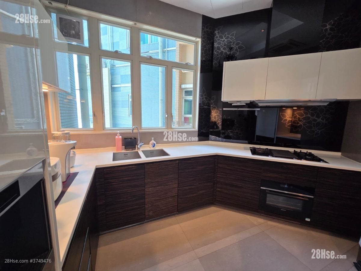 亮贤居 售盘 5+ 房 2,358 平方尺