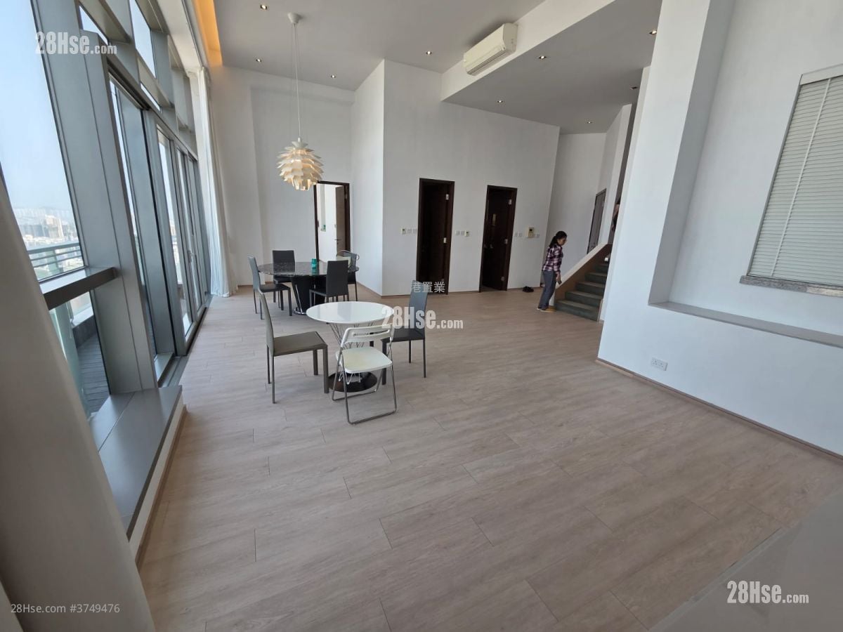 亮贤居 售盘 5+ 房 2,358 平方尺