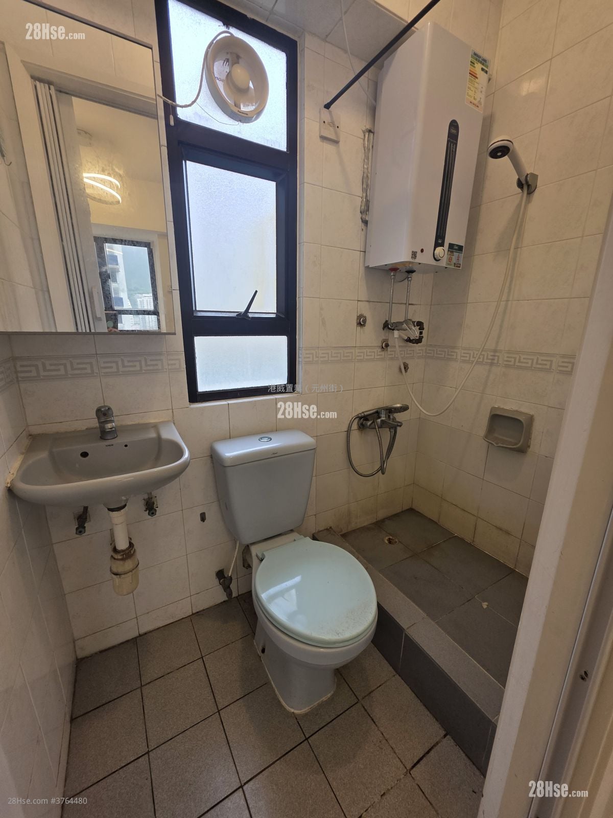 Shun King Court Sell 2 Bedrooms 258 ft²