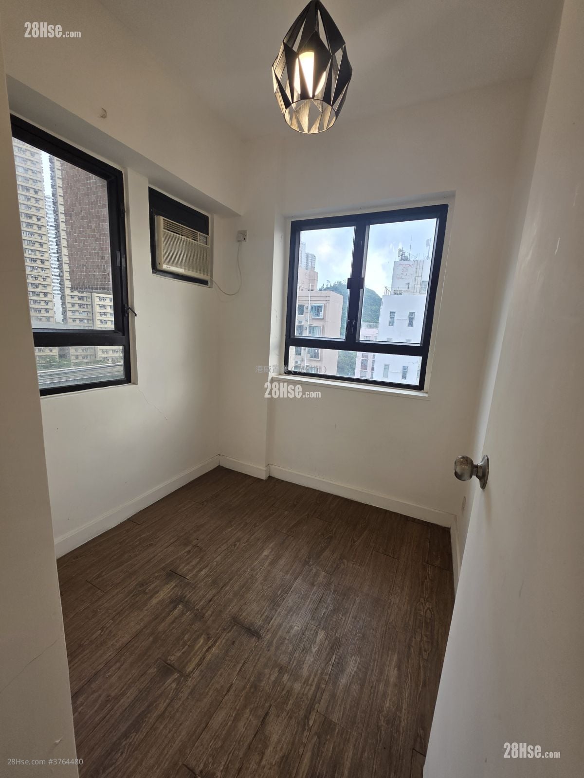 Shun King Court Sell 2 Bedrooms 258 ft²