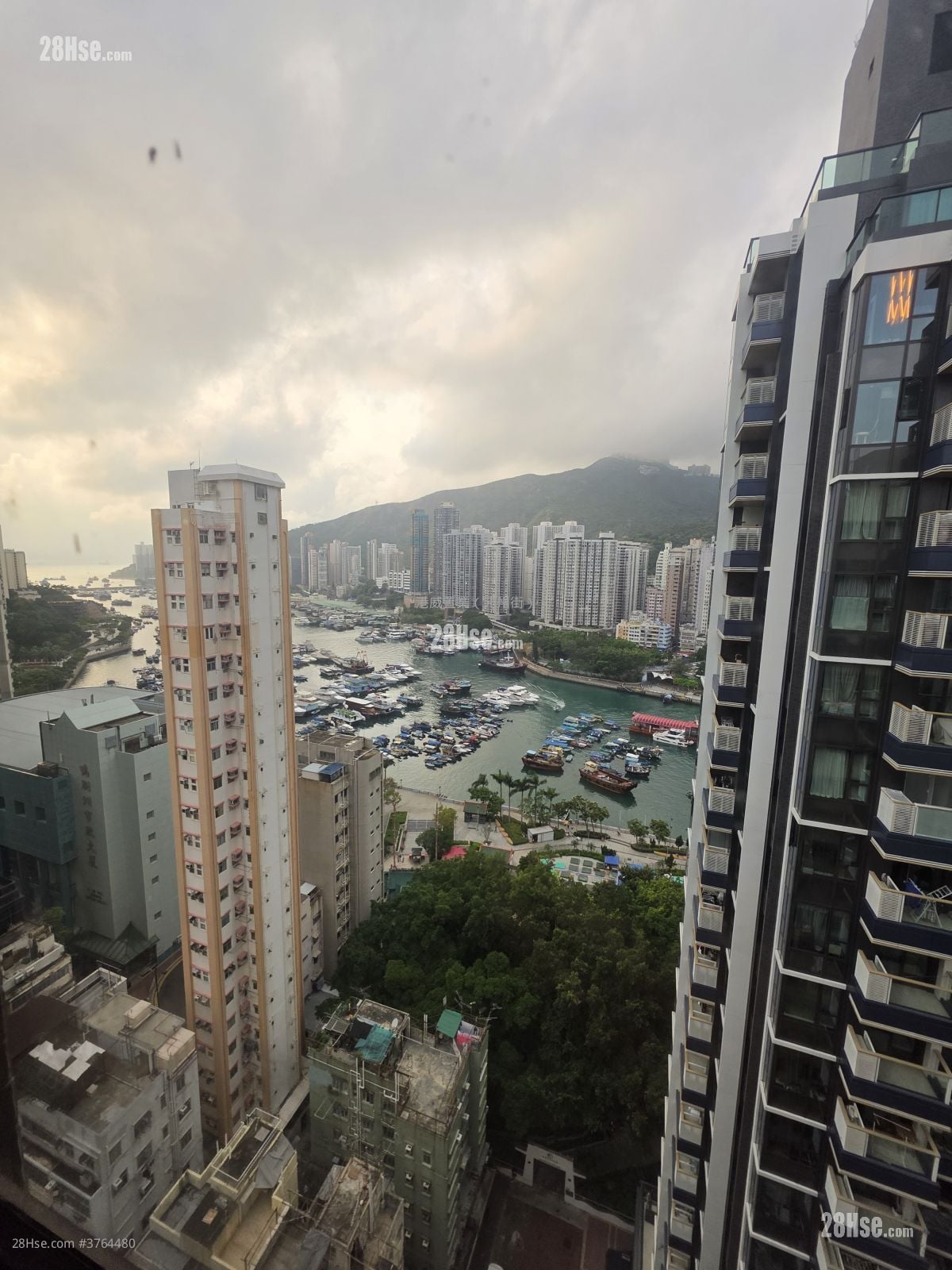 Shun King Court Sell 2 Bedrooms 258 ft²