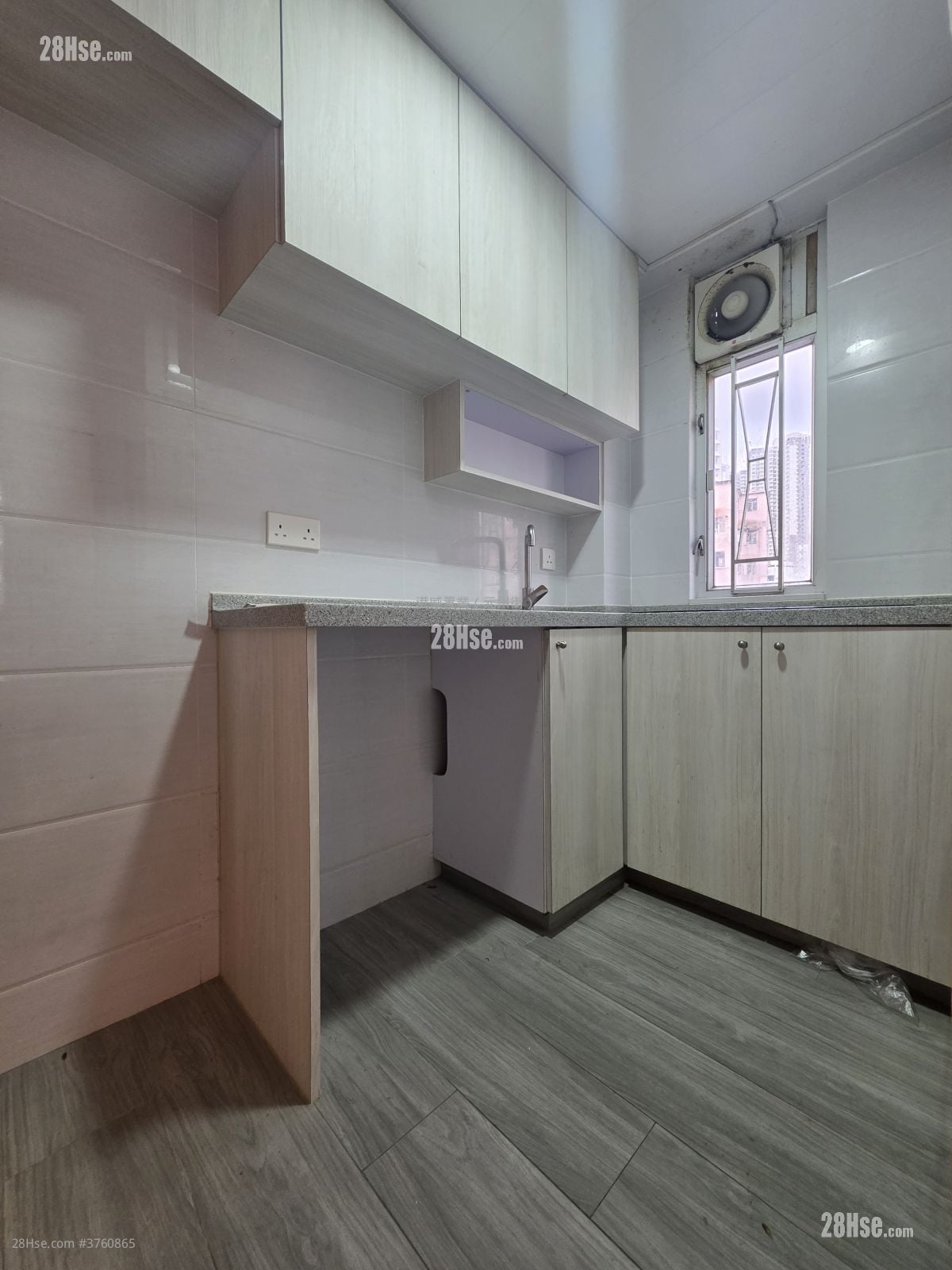 Shui King Building Sell 2 Bedrooms 341 ft²