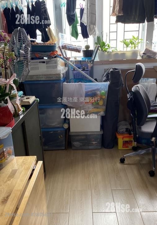 Choi Hing Court Sell 2 Bedrooms 385 ft²