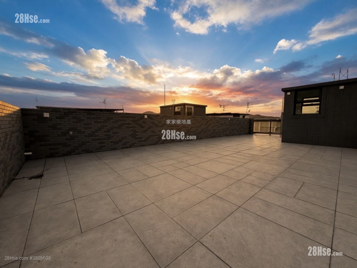 Village Sell 2,100 ft²