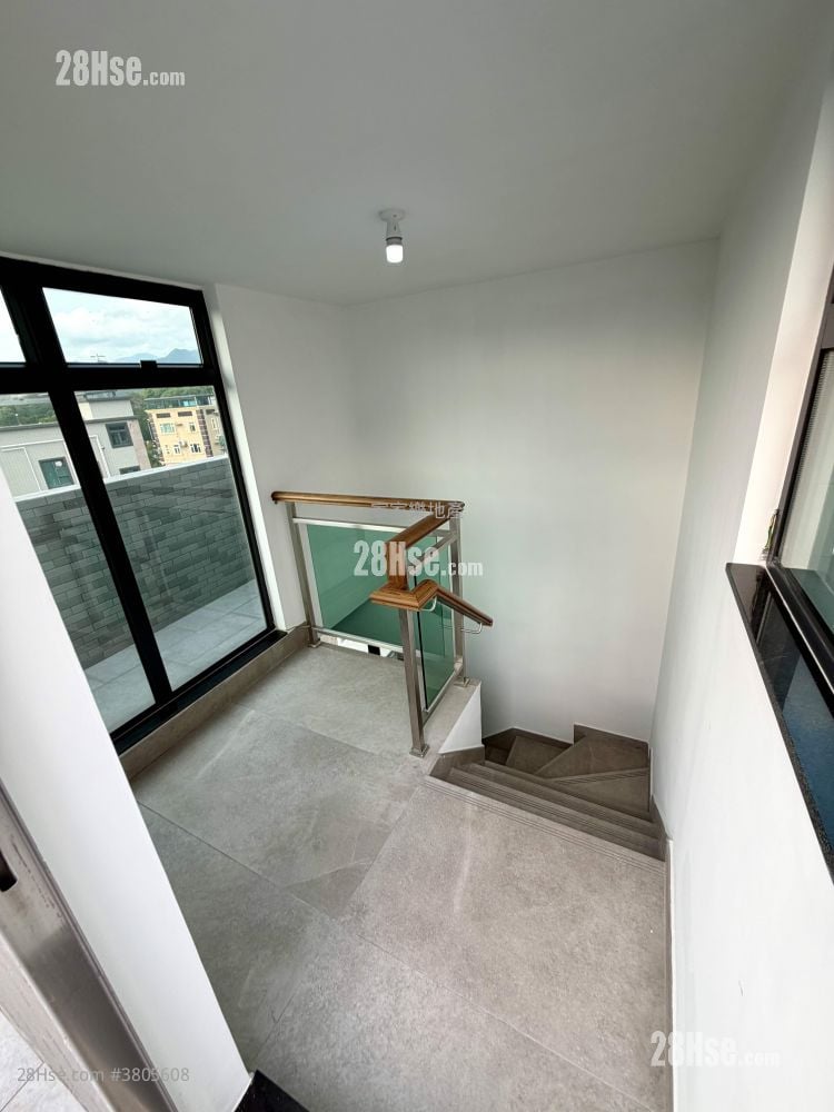 Village Sell 2,100 ft²