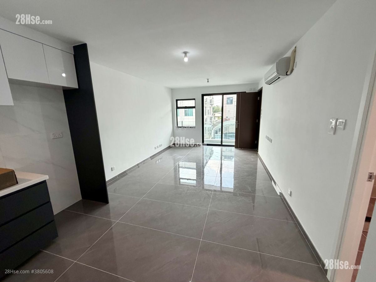 Village Sell 2,100 ft²