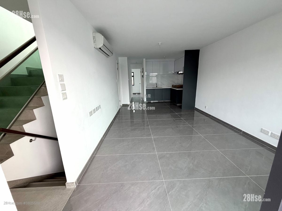 Village Sell 2,100 ft²