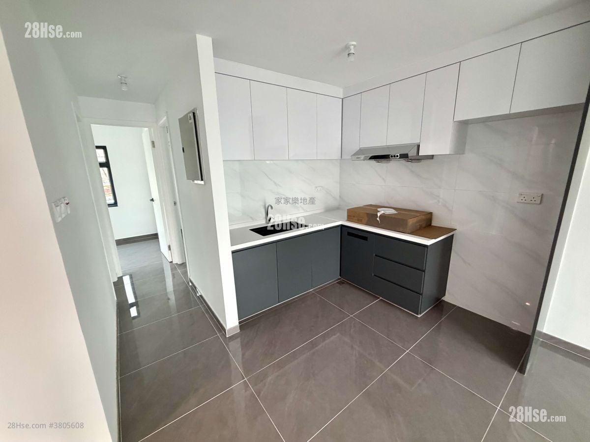 Village Sell 2,100 ft²