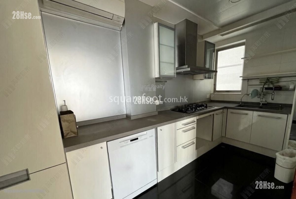 One Silversea Rental 5+ Bedrooms , 4 Bathrooms 2,042 ft²