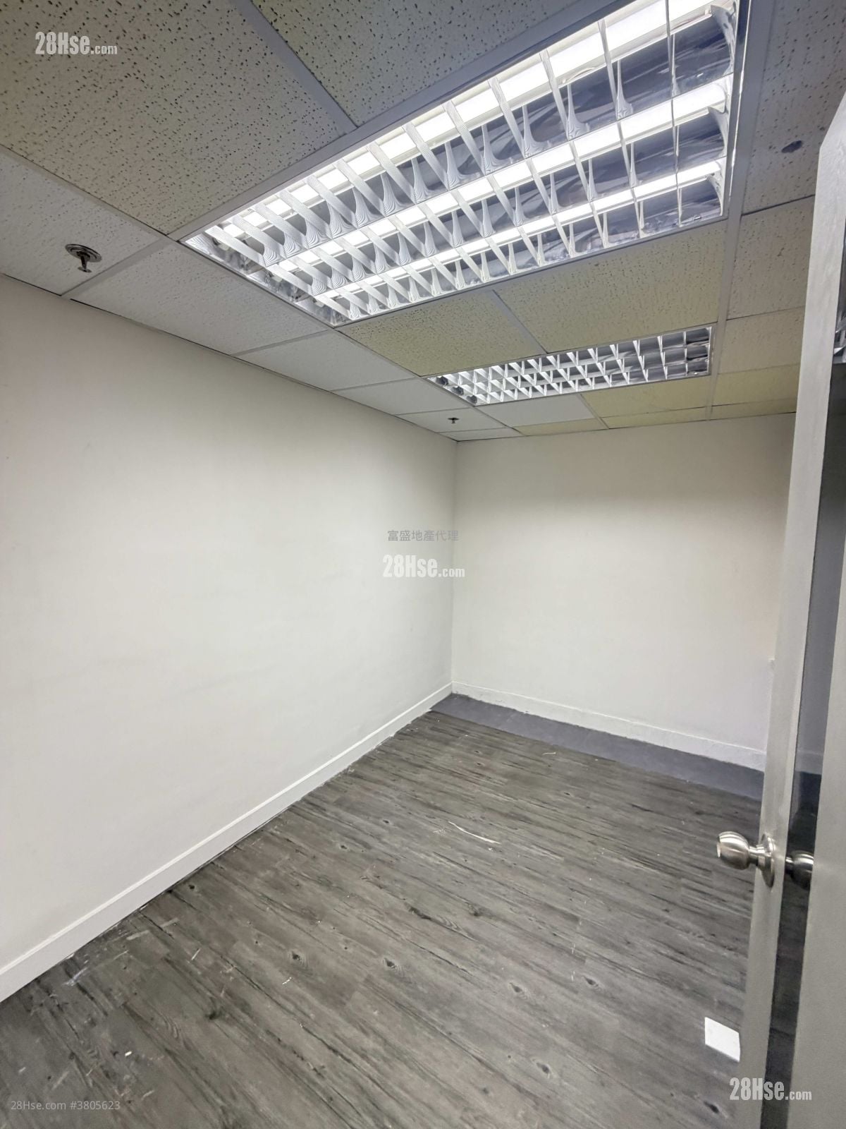 亿利工业中心 租盘 1 房 , 2 厕所