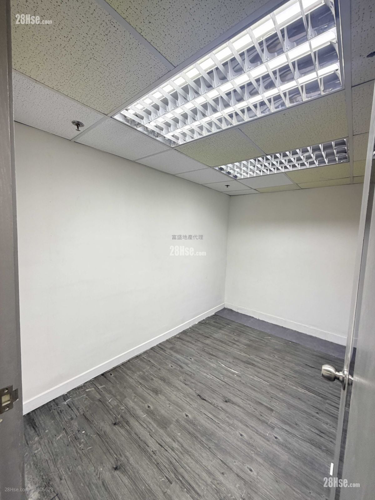 亿利工业中心 租盘 1 房 , 2 厕所