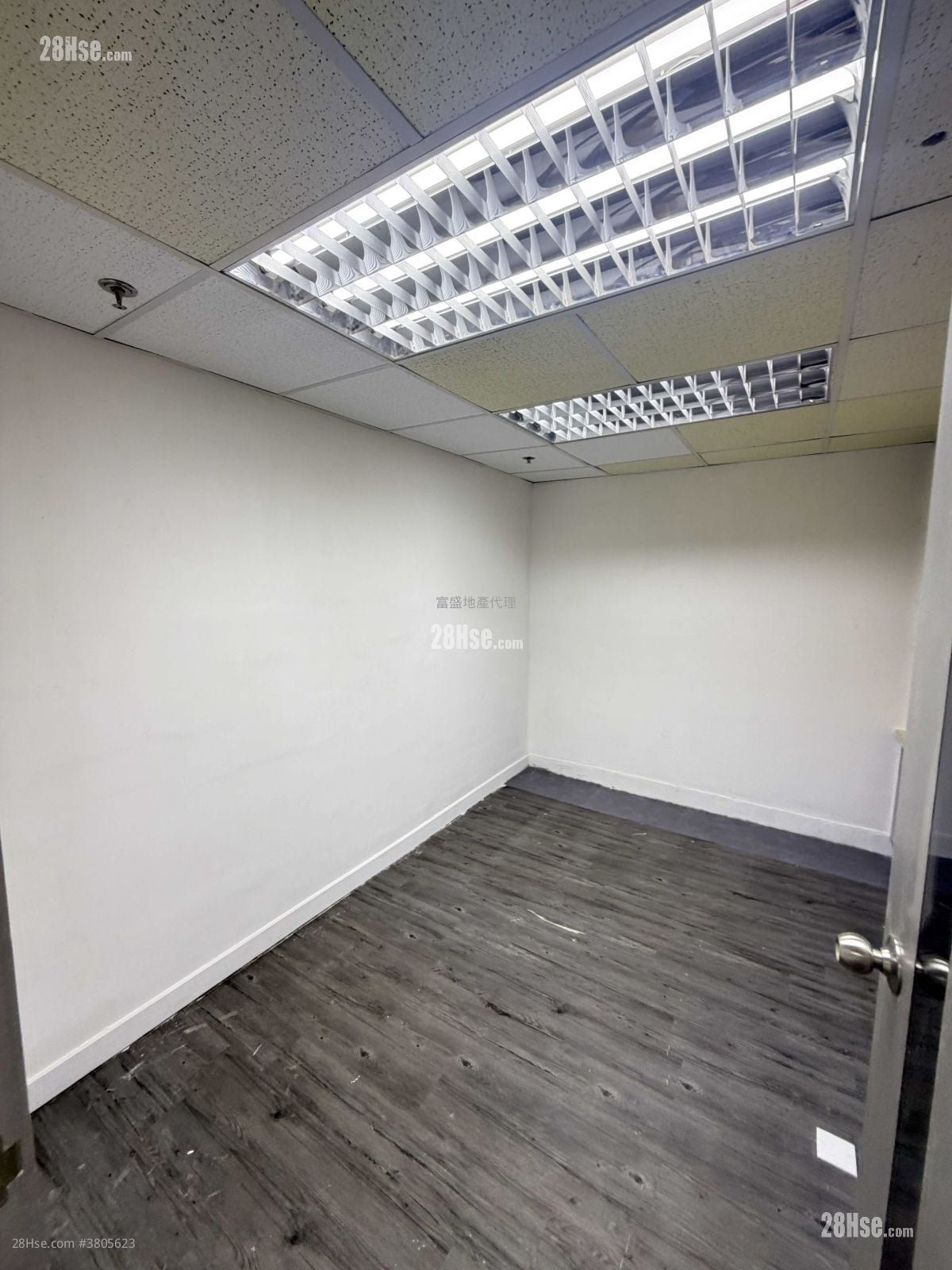 亿利工业中心 租盘 1 房 , 2 厕所