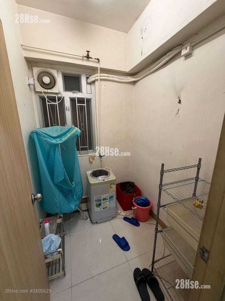 Po Wing Building Sell 3 Bedrooms 552 ft²