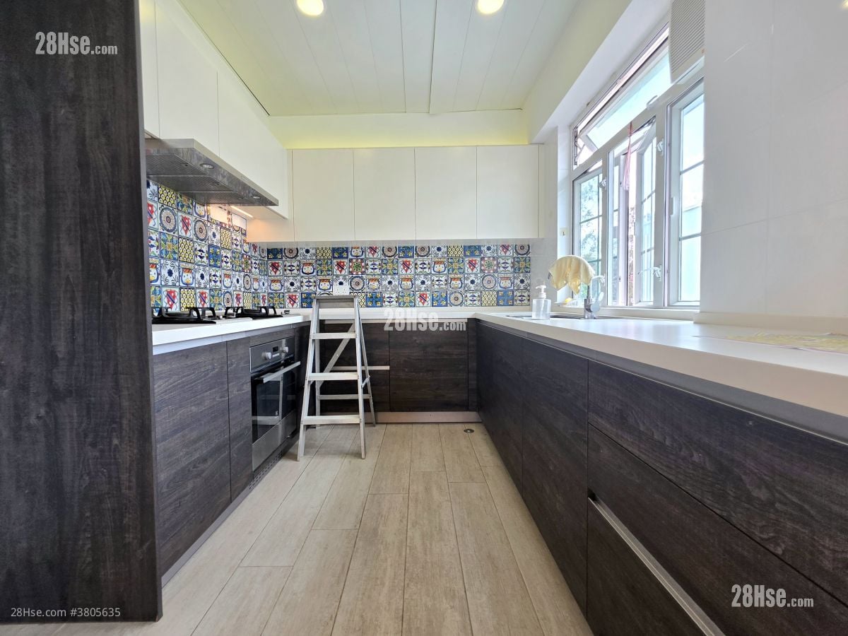 Kaiser's Mansion Sell 3 Bedrooms , 2 Bathrooms 1,061 ft²