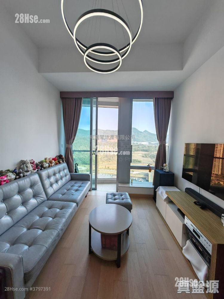 Savannah Sell 3 Bedrooms , 2 Bathrooms 697 ft²