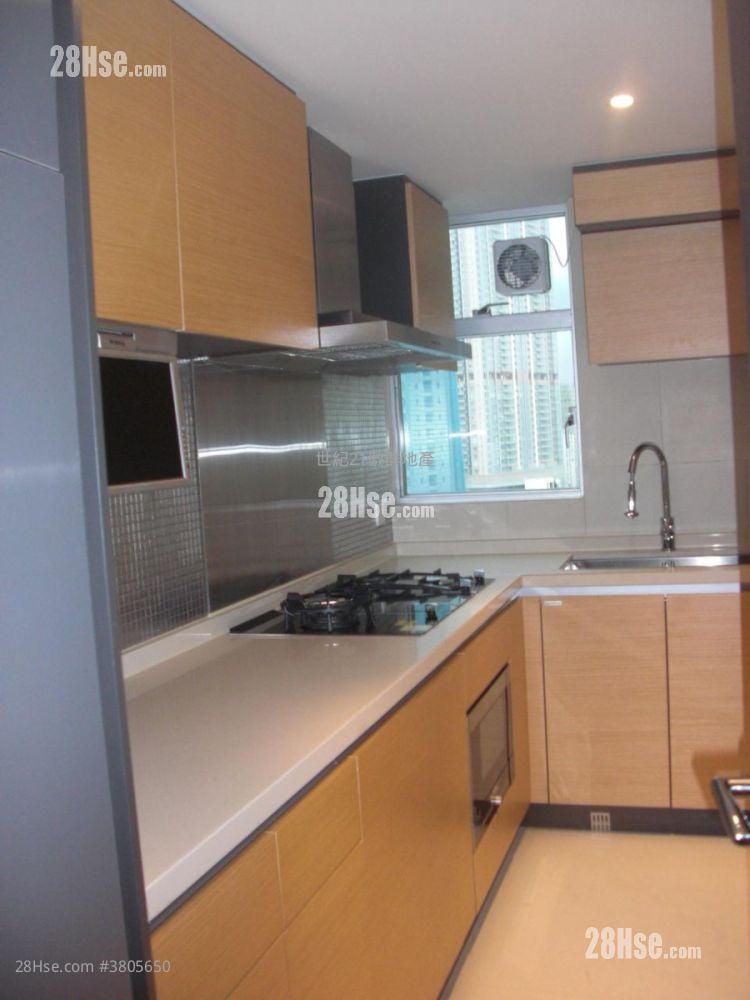 Billionnaire Royale Rental 3 Bedrooms , 2 Bathrooms 887 ft²