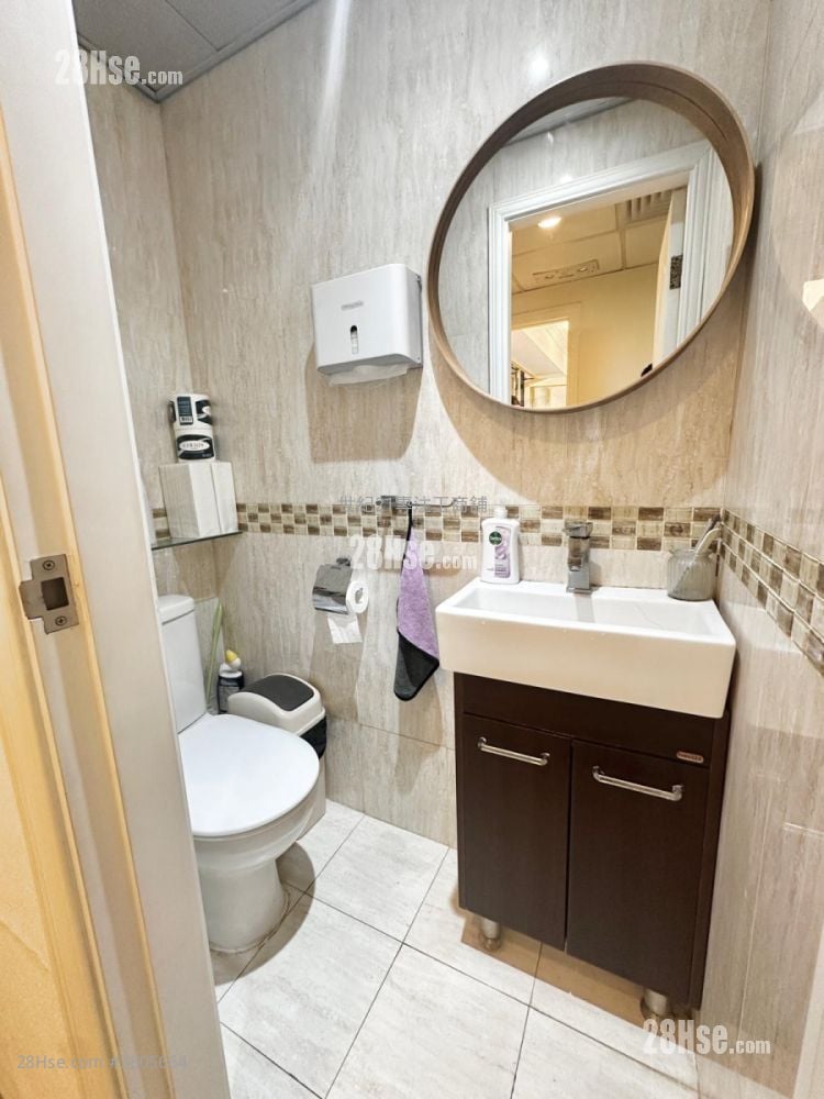 中威商业大厦 租盘 5+ 房 , 2 厕所