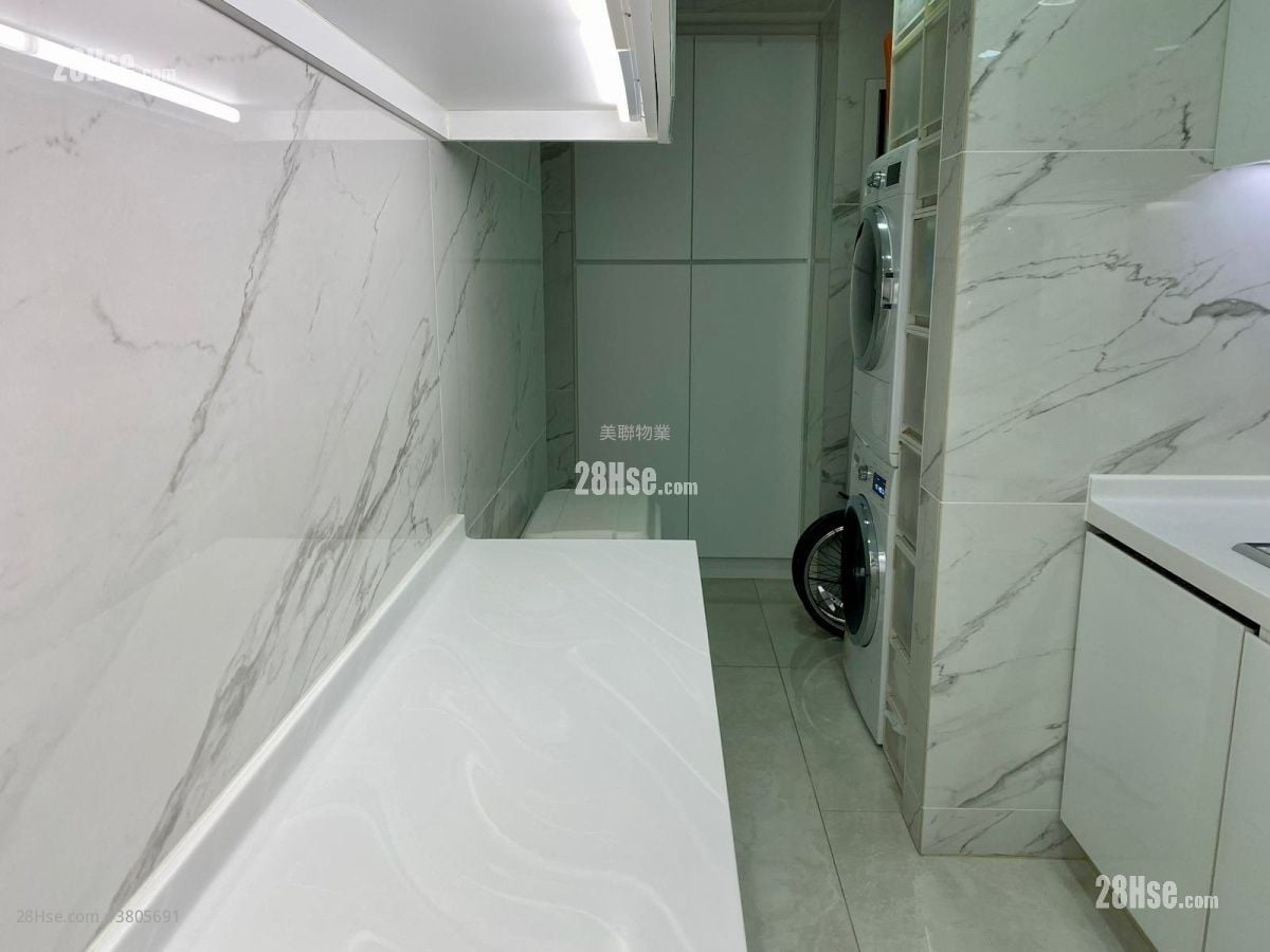 Hop Yick Plaza Sell 4 Bedrooms 990 ft²