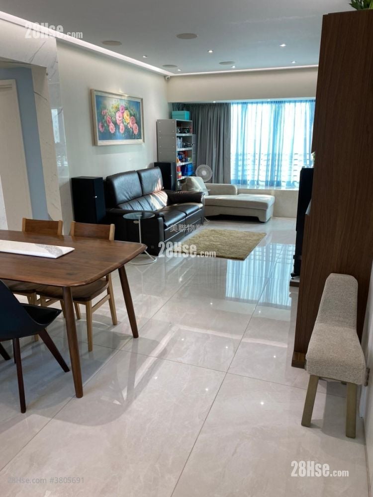 Hop Yick Plaza Sell 4 Bedrooms 990 ft²