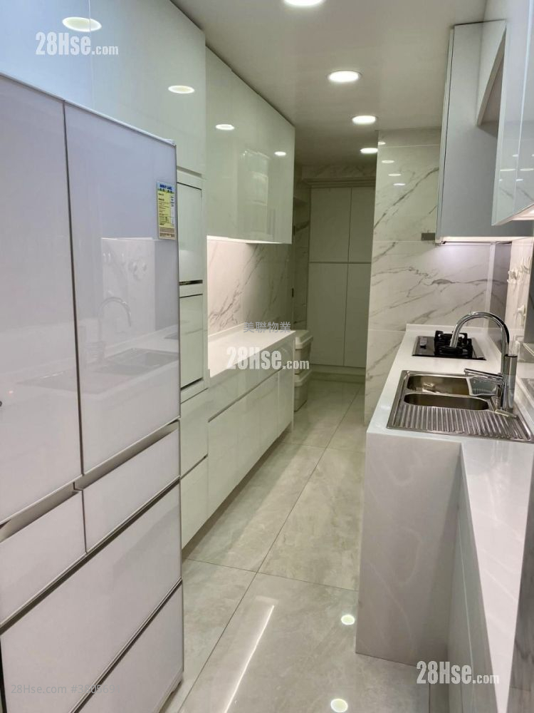 Hop Yick Plaza Sell 4 Bedrooms 990 ft²