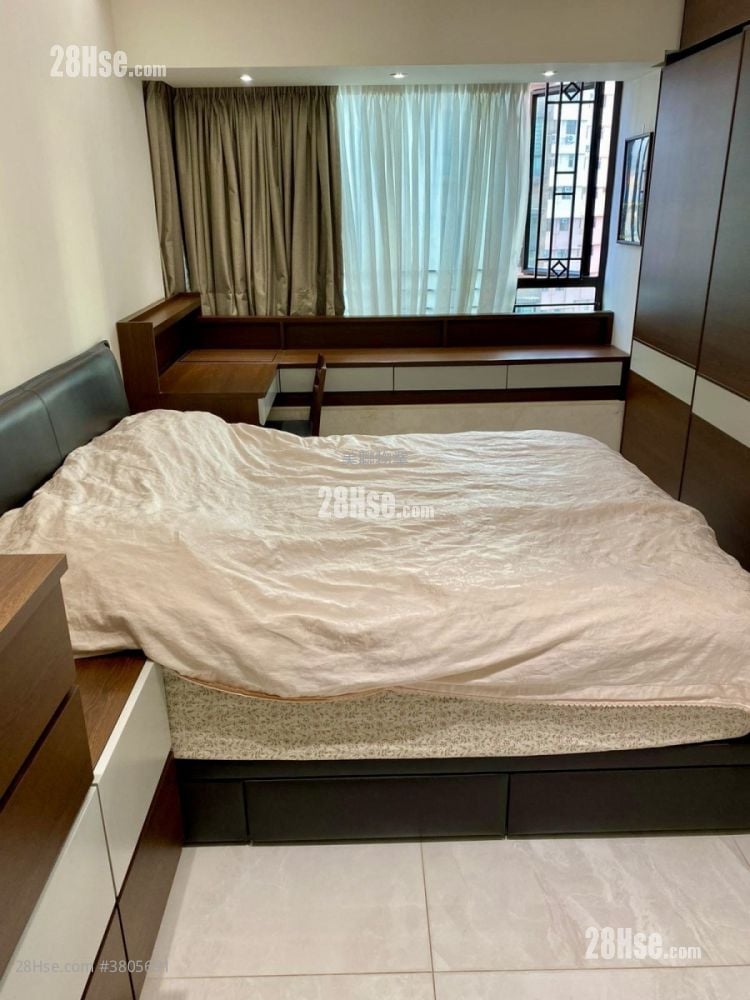 Hop Yick Plaza Sell 4 Bedrooms 990 ft²