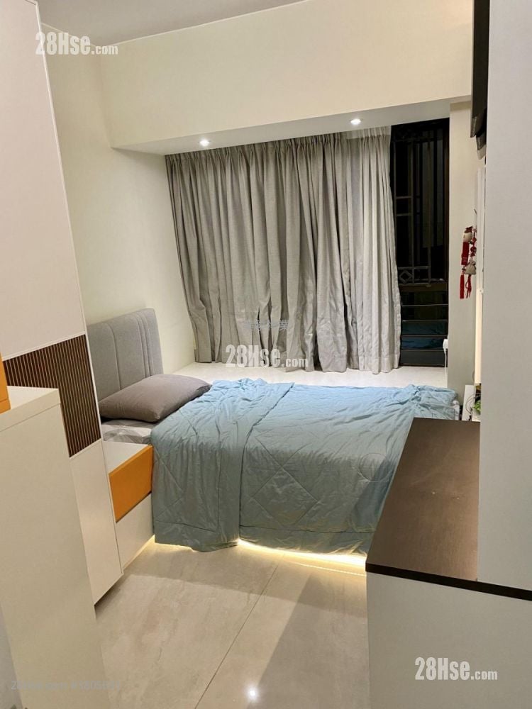 Hop Yick Plaza Sell 4 Bedrooms 990 ft²