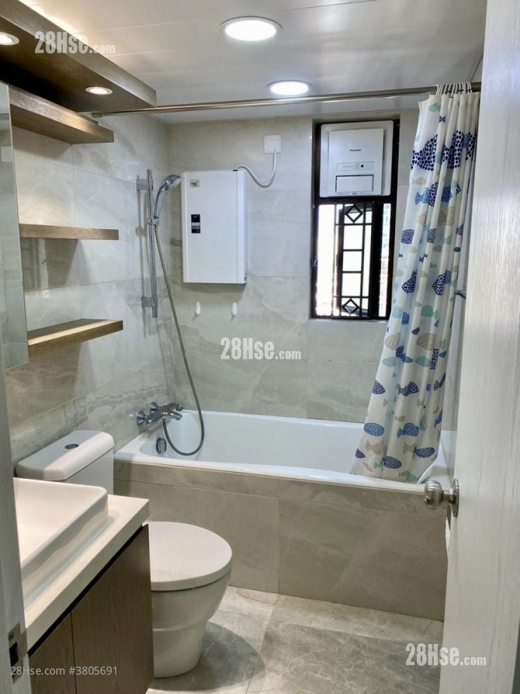 Hop Yick Plaza Sell 4 Bedrooms 990 ft²