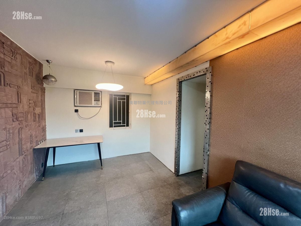 living room: Sea Crest Villa Sell 3 Bedrooms , 1 Bathroom 555 ft²